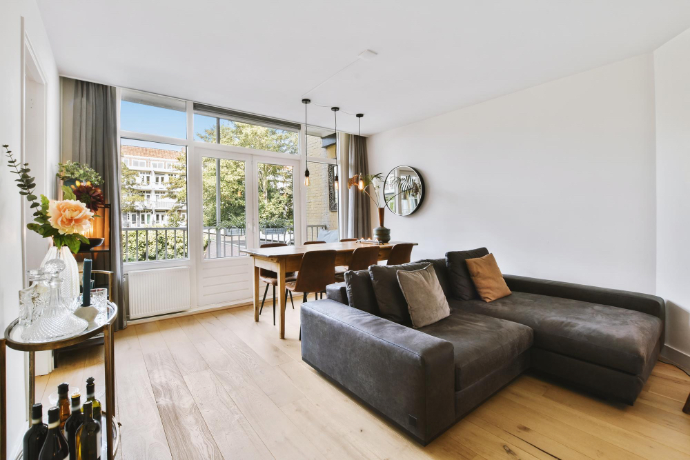 Living modern într-un apartament administrat de Flat Manager